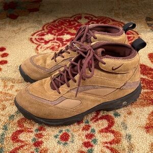Vintage Nike hiking shoes